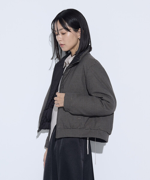 COMME CA(コムサ)の「〔 TALLサイズ 〕 ドビーガンクラブチェック リバーシブルショートダウンブルゾン(ダウンジャケット/コート・レディース・ブラウン/グレー・15号)」の5枚目の写真