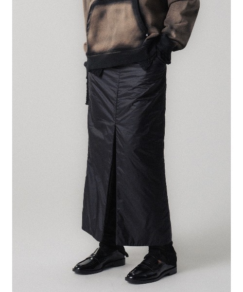 ELCHELE(エルチェレ)の「PADDED ZIPUP SKIRT(スカート・レディース・ブラック/オリーブ・36/38)」の6枚目の写真