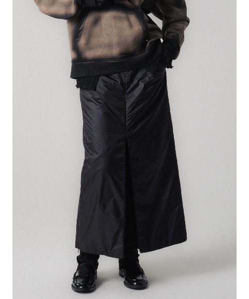 ELCHELE(エルチェレ)の「PADDED ZIPUP SKIRT(スカート・レディース・ブラック/オリーブ・36/38)」の7枚目の写真