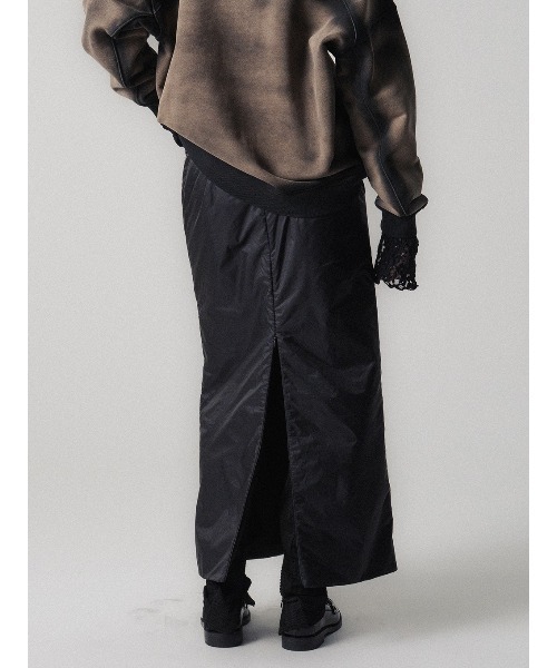 ELCHELE(エルチェレ)の「PADDED ZIPUP SKIRT(スカート・レディース・ブラック/オリーブ・36/38)」の8枚目の写真