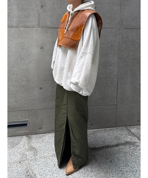 ELCHELE(エルチェレ)の「PADDED ZIPUP SKIRT(スカート・レディース・ブラック/オリーブ・36/38)」の16枚目の写真