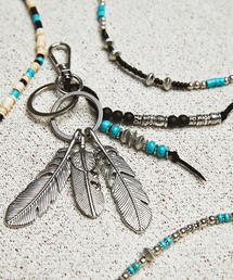 KND（ケイエヌディ）の「ナバホ フェザー&amp;ビーズ キーリング ブラック（キーケース/キーアクセサリー）」