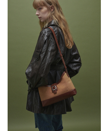 SEMICODE（セミコード）の「veil middle bag - suede chestnut（メッセンジャーバッグ）」