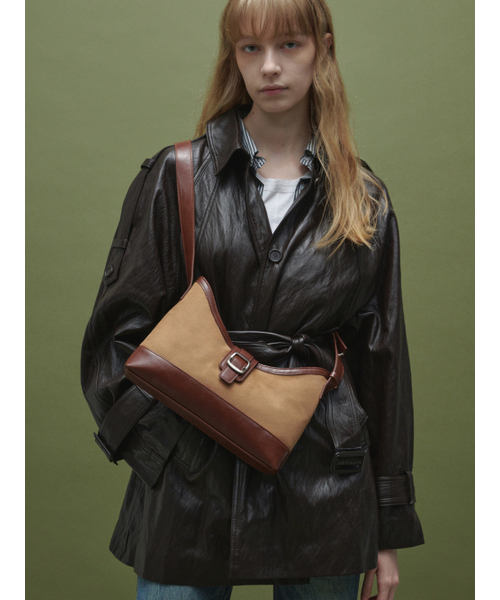 SEMICODE(セミコード)の「veil middle bag - suede chestnut(メッセンジャーバッグ・レディース・その他・FREE)」の2枚目の写真