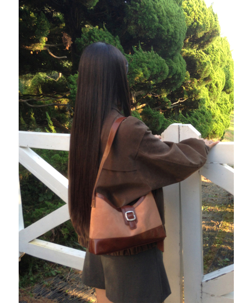 SEMICODE(セミコード)の「veil middle bag - suede chestnut(メッセンジャーバッグ・レディース・その他・FREE)」の3枚目の写真