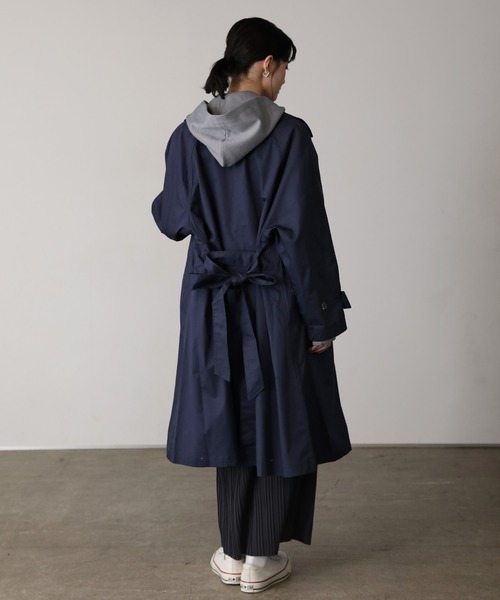 shetila(シェティラ)の「コットンポリエステルツイル ロングトレンチコート(トレンチコート・レディース・ネイビー/ライトベージュ・M)」の15枚目の写真