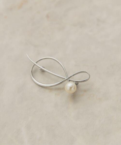 URBAN RESEARCH DOORS（アーバンリサーチドアーズ）の「パールブローチ（ブローチ/コサージュ・レディース・ゴールド/シルバー・ONE）」の2枚目の写真