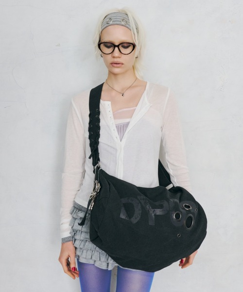 DTYYPE(ドタイプ)の「ロゴプリントアイレットボストンバッグ(ボストンバッグ・レディース・ブルー/チャコールグレー/レッド/ホワイト・FREE)」の20枚目の写真