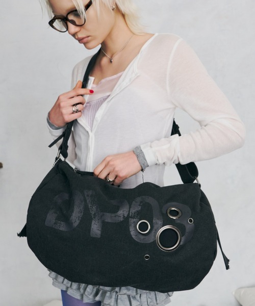 DTYYPE(ドタイプ)の「ロゴプリントアイレットボストンバッグ(ボストンバッグ・レディース・ブルー/チャコールグレー/レッド/ホワイト・FREE)」の17枚目の写真