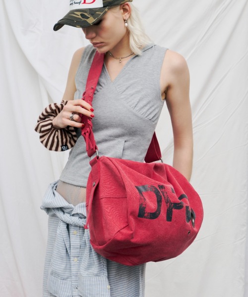 DTYYPE(ドタイプ)の「ロゴプリントアイレットボストンバッグ(ボストンバッグ・レディース・ブルー/チャコールグレー/レッド/ホワイト・FREE)」の11枚目の写真