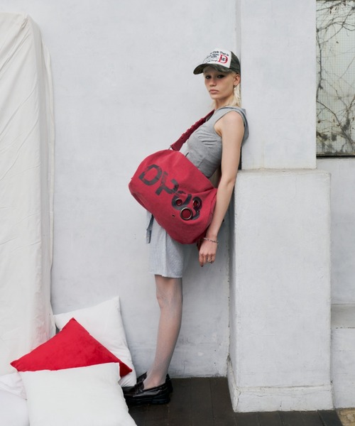 DTYYPE(ドタイプ)の「ロゴプリントアイレットボストンバッグ(ボストンバッグ・レディース・ブルー/チャコールグレー/レッド/ホワイト・FREE)」の14枚目の写真