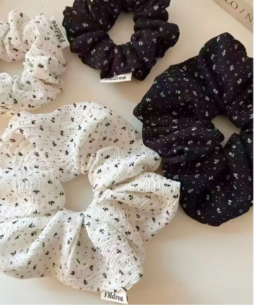 Port（ポート）の「【 Port / ポート 】 小花柄 ボリューム シュシュ #_（シュシュ・レディース・ホワイト/ブラック・FREE）」の5枚目の写真