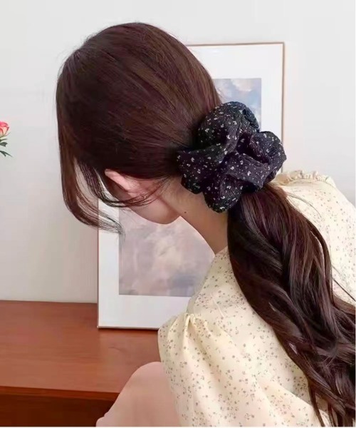 Port（ポート）の「【 Port / ポート 】 小花柄 ボリューム シュシュ #_（シュシュ・レディース・ホワイト/ブラック・FREE）」の3枚目の写真