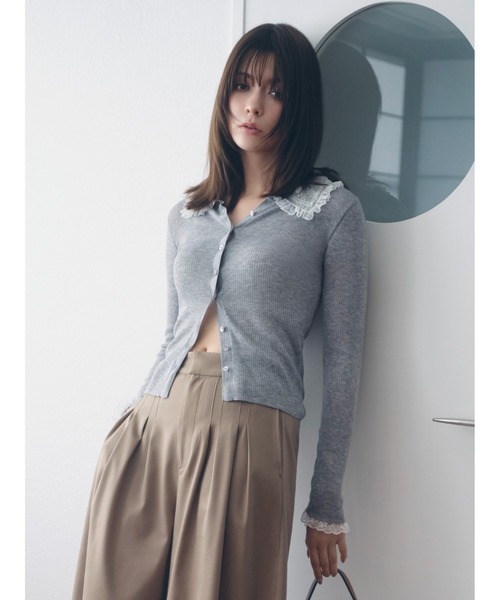 FRAY I.D(フレイアイディー)の「レースカラーニットカーディガン(カーディガン/ボレロ・レディース・ブラック/オフホワイト/グレー/ブルー・F)」の3枚目の写真