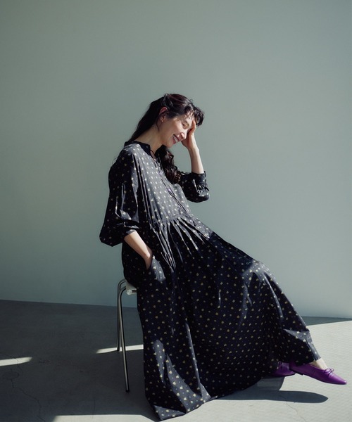 ADIEU TRISTESSE（アデュートリステス）の「【3月お気に入り登録ブランド内1位】kazumiさんコラボ　リバティプリントワンピース（ワンピース・レディース・ブルー系その他/ブラック系その他・40/38）」の2枚目の写真