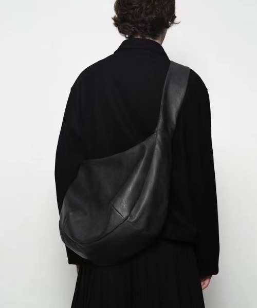 FreeZone(フリーゾーン)の「フェイクレザー ビッグショルダーバッグ(ショルダーバッグ・メンズ・ブラウン/ブラック・F)」の1枚目の写真