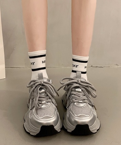 yuue' ( wear )(ユーイ)の「厚底ボリュームダッドスニーカー/メタリックスポーツシューズ(スニーカー・レディース・ブラック/シルバー・23.5cm/24.5cm/23.0cm/24.0cm)」の5枚目の写真
