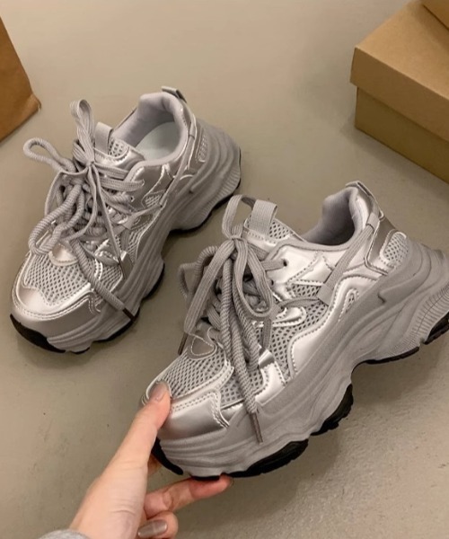 yuue' ( wear )(ユーイ)の「厚底ボリュームダッドスニーカー/メタリックスポーツシューズ(スニーカー・レディース・ブラック/シルバー・23.5cm/24.5cm/23.0cm/24.0cm)」の12枚目の写真