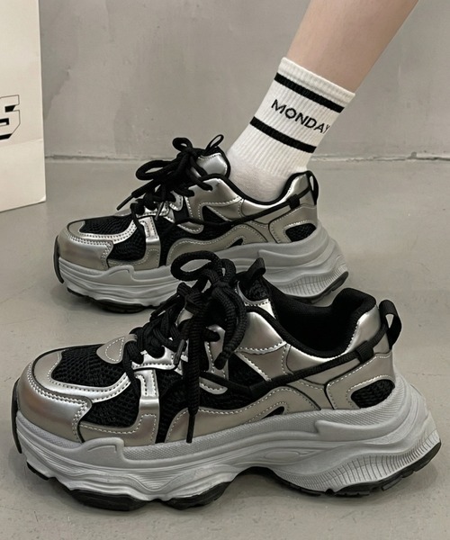 yuue' ( wear )(ユーイ)の「厚底ボリュームダッドスニーカー/メタリックスポーツシューズ(スニーカー・レディース・ブラック/シルバー・23.5cm/24.5cm/23.0cm/24.0cm)」の17枚目の写真