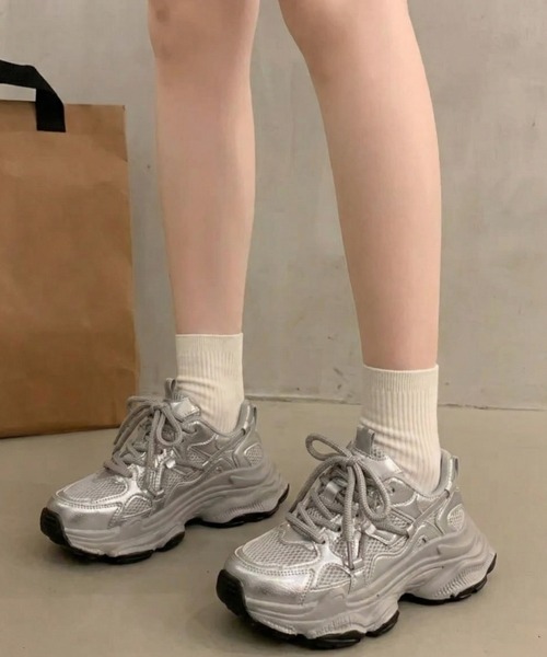 yuue' ( wear )(ユーイ)の「厚底ボリュームダッドスニーカー/メタリックスポーツシューズ(スニーカー・レディース・ブラック/シルバー・23.5cm/24.5cm/23.0cm/24.0cm)」の6枚目の写真