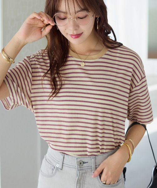 Viola e Viola(ヴィオラエヴィオラ)の「程よい透け感シアーTシャツ(Tシャツ/カットソー・レディース・オフホワイト/ブラック/ブラック系1/ベージュ系その他/レッド系その他・LL/L/M)」の4枚目の写真