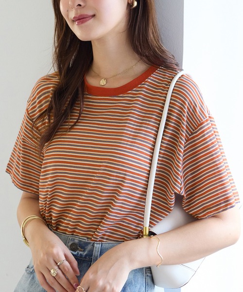 Viola e Viola(ヴィオラエヴィオラ)の「程よい透け感シアーTシャツ(Tシャツ/カットソー・レディース・オフホワイト/ブラック/ブラック系1/ベージュ系その他/レッド系その他・LL/L/M)」の5枚目の写真