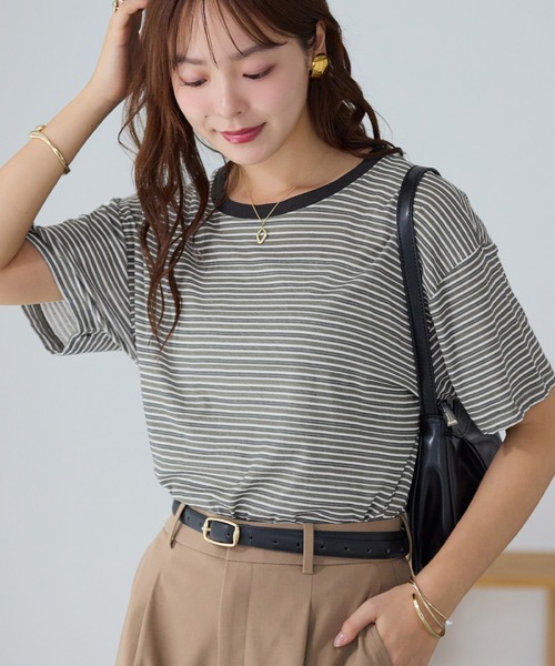 Viola e Viola(ヴィオラエヴィオラ)の「程よい透け感シアーTシャツ(Tシャツ/カットソー・レディース・オフホワイト/ブラック/ブラック系1/ベージュ系その他/レッド系その他・LL/L/M)」の20枚目の写真