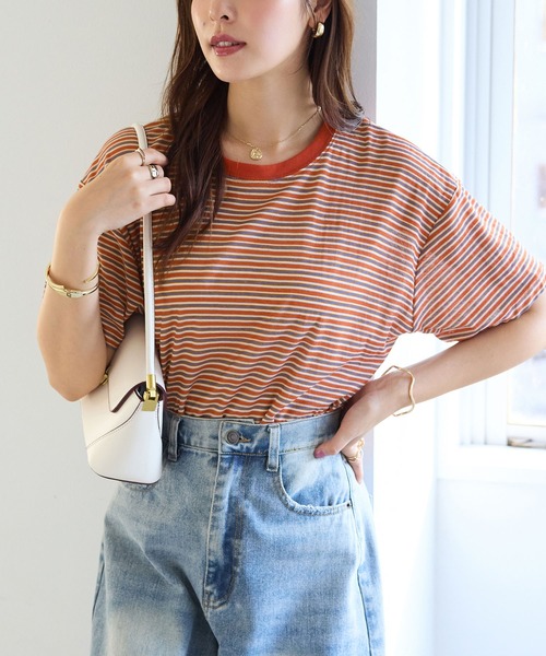 Viola e Viola(ヴィオラエヴィオラ)の「程よい透け感シアーTシャツ(Tシャツ/カットソー・レディース・オフホワイト/ブラック/ブラック系1/ベージュ系その他/レッド系その他・LL/L/M)」の7枚目の写真