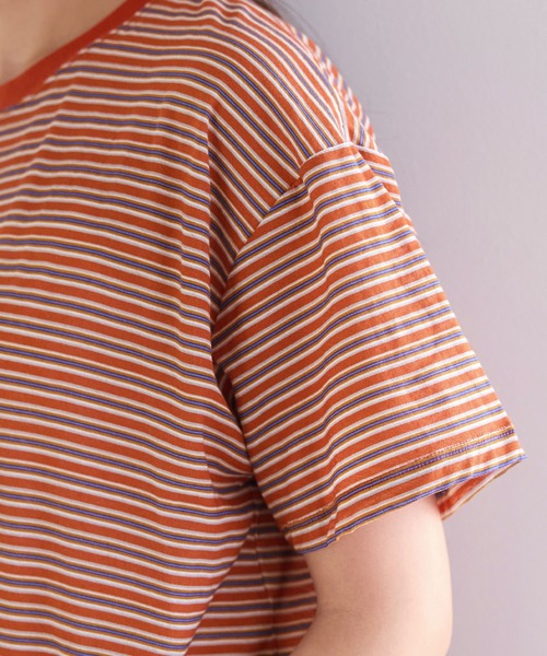 Viola e Viola(ヴィオラエヴィオラ)の「程よい透け感シアーTシャツ(Tシャツ/カットソー・レディース・オフホワイト/ブラック/ブラック系1/ベージュ系その他/レッド系その他・LL/L/M)」の14枚目の写真