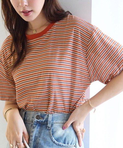 Viola e Viola(ヴィオラエヴィオラ)の「程よい透け感シアーTシャツ(Tシャツ/カットソー・レディース・オフホワイト/ブラック/ブラック系1/ベージュ系その他/レッド系その他・LL/L/M)」の9枚目の写真