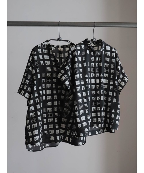 FIL DE FER（フィルデフェール）の「【予約】ウィンドウプリント　スタンドネックブラウス（シャツ/ブラウス・レディース・ブラック・FREE）」の3枚目の写真