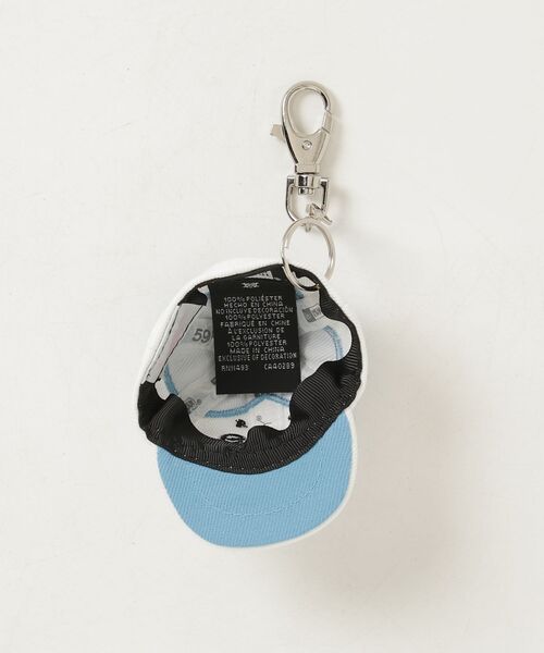 NEW ERA(ニューエラ)の「【NEW ERA】 キャップキーホルダー ちいかわ ハチワレ Cap Keyholder CAP KEYHOLDER HACHIWARE(キーホルダー・メンズ・ホワイト・ONE SIZE)」の5枚目の写真