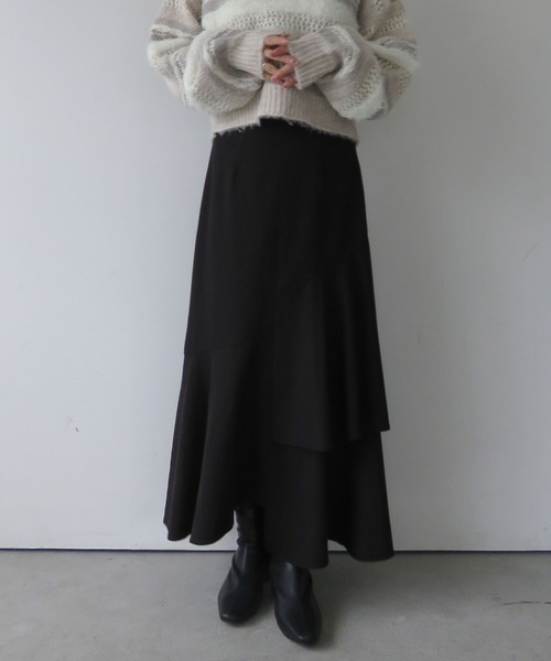 archives（アルシーヴ）の「アシメラッフルティアードスカート／（スカート・レディース・アイボリー/ブラック/ブラウン・SMALL/MEDIUM）」の2枚目の写真