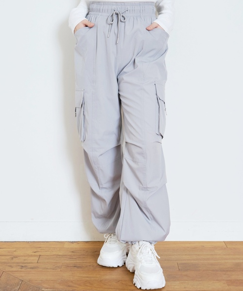 LOVETOXIC(ラブトキシック)の「【LTXC/接触冷感/ストレッチ】カーゴパンツ(その他パンツ・キッズ・サックスブルー/イエロー/グレー/チェリーピンク/オフホワイト/ブラック・S:140cm/M:150cm/L:160cm/130cm)」の4枚目の写真