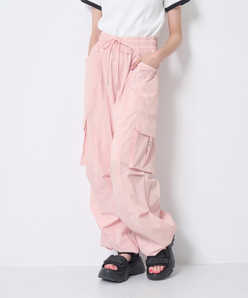 LOVETOXIC(ラブトキシック)の「【LTXC/接触冷感/ストレッチ/快適】カーゴパンツ(カーゴパンツ・キッズ・サックスブルー/イエロー/グレー/チェリーピンク/オフホワイト/ブラック/カーキ/ピンク・S:140cm/M:150cm/L:160cm/130cm/M/SS/S/L)」の7枚目の写真