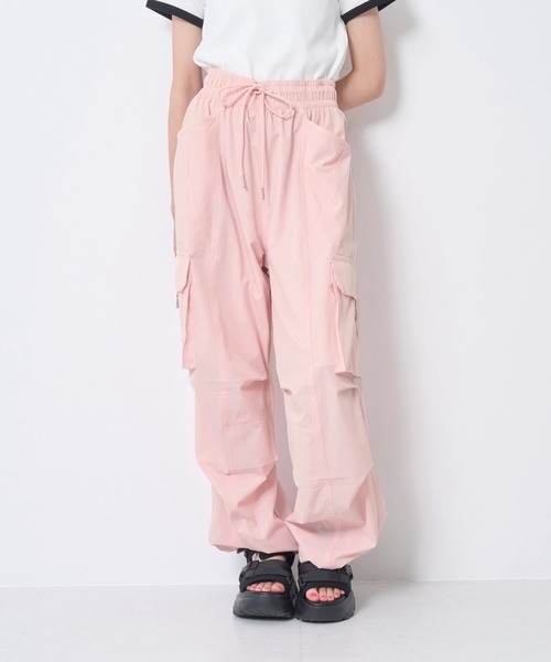 LOVETOXIC(ラブトキシック)の「【LTXC/接触冷感/ストレッチ/快適】カーゴパンツ(カーゴパンツ・キッズ・サックスブルー/イエロー/グレー/チェリーピンク/オフホワイト/ブラック/カーキ/ピンク・S:140cm/M:150cm/L:160cm/130cm/M/SS/S/L)」の15枚目の写真