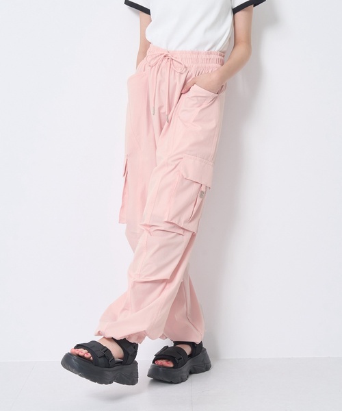 LOVETOXIC(ラブトキシック)の「【LTXC/接触冷感/ストレッチ/快適】カーゴパンツ(カーゴパンツ・キッズ・サックスブルー/イエロー/グレー/チェリーピンク/オフホワイト/ブラック/カーキ/ピンク・S:140cm/M:150cm/L:160cm/130cm/M/SS/S/L)」の16枚目の写真