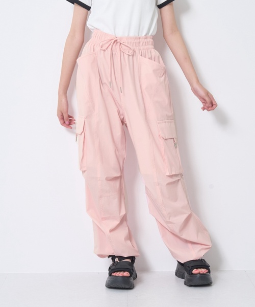 LOVETOXIC(ラブトキシック)の「【LTXC/接触冷感/ストレッチ/快適】カーゴパンツ(カーゴパンツ・キッズ・サックスブルー/イエロー/グレー/チェリーピンク/オフホワイト/ブラック/カーキ/ピンク・S:140cm/M:150cm/L:160cm/130cm/M/SS/S/L)」の17枚目の写真