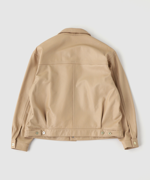 A LEATHER(エーレザー)の「A LEATHER / エーレザー TRUCKER JACKET- LAMB(ライダースジャケット・メンズ・ベージュ・MEDIUM)」の2枚目の写真