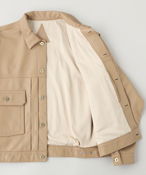 A LEATHER(エーレザー)の「A LEATHER / エーレザー TRUCKER JACKET- LAMB(ライダースジャケット・メンズ・ベージュ・MEDIUM)」の4枚目の写真