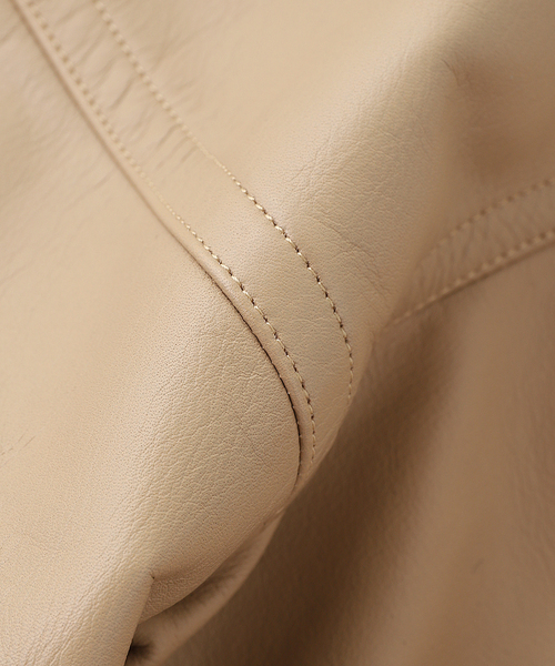 A LEATHER(エーレザー)の「A LEATHER / エーレザー TRUCKER JACKET- LAMB(ライダースジャケット・メンズ・ベージュ・MEDIUM)」の5枚目の写真