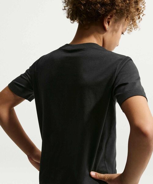 NIKE（ナイキ）の「ナイキ スポーツウェア ジュニア Tシャツ / Nike Sportswear Big Kids' T-Shirt II0287-010 Black（Tシャツ/カットソー・キッズ・ブラック・160/150/130/140）」の5枚目の写真