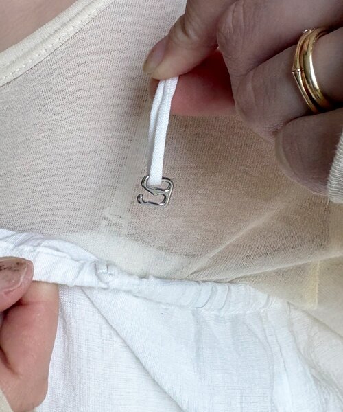 DouDou（ドゥドゥ）の「マルチWAYフリルトップス（シャツ/ブラウス・レディース・ブラック/オフホワイト・FREE）」の22枚目の写真