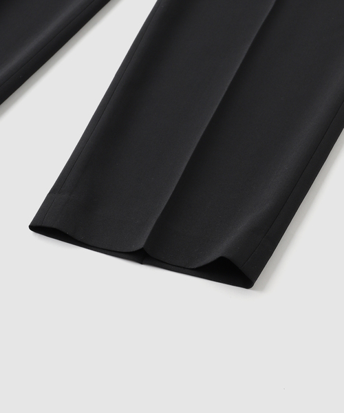 EDIFICE(エディフィス)の「MARKAWARE(マーカウェア) FLAT TAPERED EASY TROUSERS(スラックス・メンズ・ブラック・3/2)」の4枚目の写真
