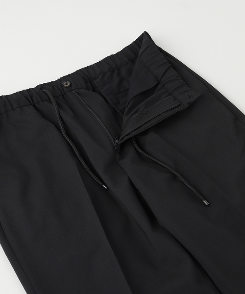 EDIFICE(エディフィス)の「MARKAWARE(マーカウェア) FLAT TAPERED EASY TROUSERS(スラックス・メンズ・ブラック・3/2)」の5枚目の写真