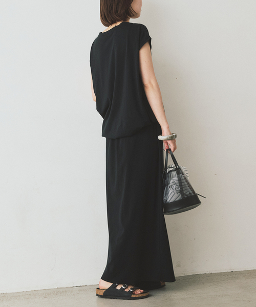 SLOBE IENA（スローブイエナ）の「《2枚セット/》ニュアンスカットソー×ナロースカートセットアップ（Tシャツ/カットソー・レディース・ブラック/ブラウン・36/38）」の4枚目の写真