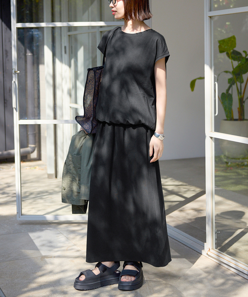 SLOBE IENA（スローブイエナ）の「《2枚セット/》ニュアンスカットソー×ナロースカートセットアップ（Tシャツ/カットソー・レディース・ブラック/ブラウン・36/38）」の9枚目の写真