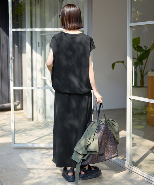 SLOBE IENA（スローブイエナ）の「《2枚セット/》ニュアンスカットソー×ナロースカートセットアップ（Tシャツ/カットソー・レディース・ブラック/ブラウン・36/38）」の12枚目の写真