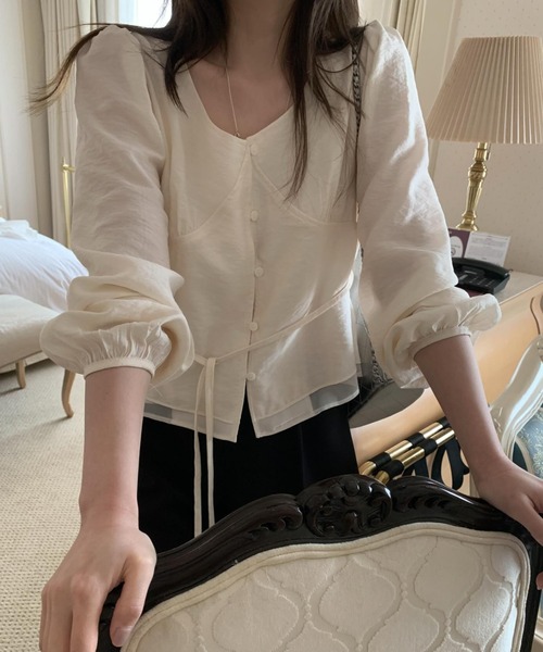 FAVORITO(ファヴォリート)の「リボンパフスリーブシングルブレストVネックシャツ(シャツ/ブラウス・レディース・ベージュ/グレー・F)」の8枚目の写真