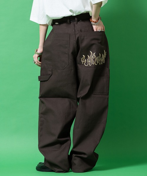 a.p.o.v.（エーピーオービー）の「a.p.o.v. バックアシンメトリーフレイム刺繍コットンスーパーワイドダブルニーペインターパンツ（チノパンツ・メンズ・ブラウン/ブラック・ONESIZE）」の4枚目の写真